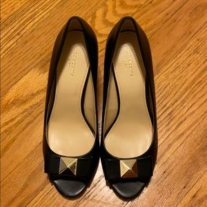 Liz Claiborne black and gold heels